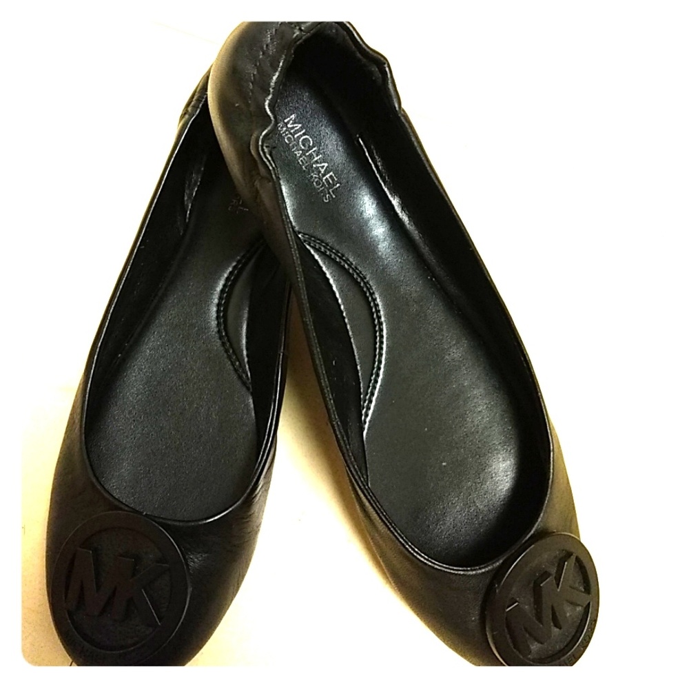 MICHAEL KORS Black Leather Flat